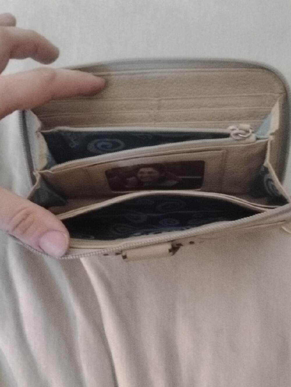 Beautiful Sand Pebble Leather Brighton Wallet - Picture 9 of 14